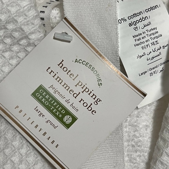 Pottery Barn White Textured Robe - Picture 2 of 3